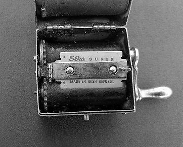 Ostali antikviteti: Ca.1920 Antique German ROLLFIX oštrač za žilete za brijanje. ca.1920 — 3