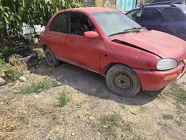 американский номер: Mazda 121: 1991 г., 1.3 л, Механика, Бензин, Седан — 5