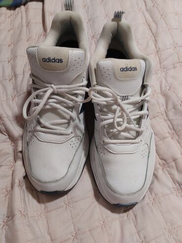 metro obuca нови пазар – слике: Kozne original adidas patike 6000