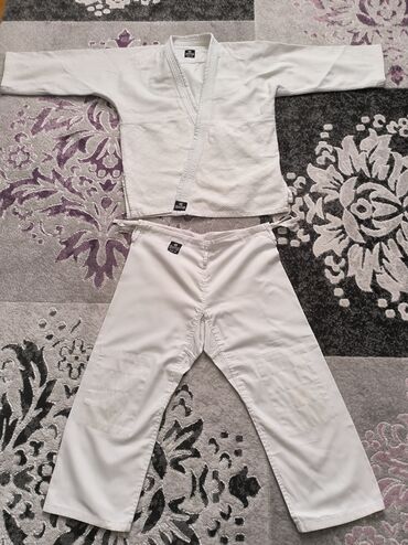 Boks kisələri: Matsa kimano size:48 Az geyinilib,təzədən seçilmir.materialı çox