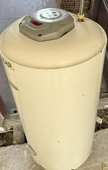 Heç bir problemi yoxdur, işləkdir. Üstünün plastmasında şrup yeri