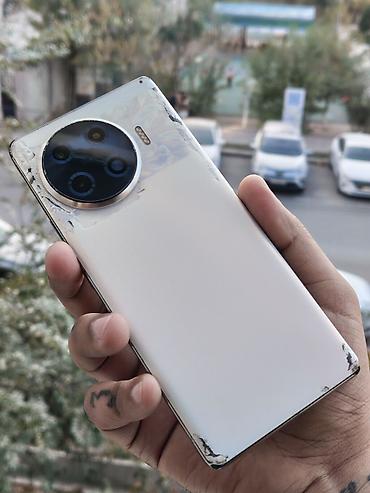 proda 440: Tecno Spark 20 Pro, Б/у, 256 ГБ, цвет - Белый, 2 SIM — 1