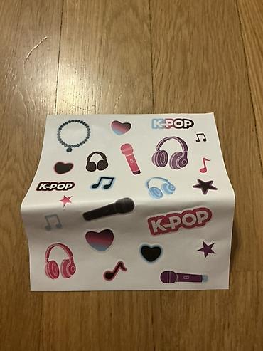 K-pop mövzulu yapışqan stikerlər dəsti - Bir vərəq rəngarəng stiker