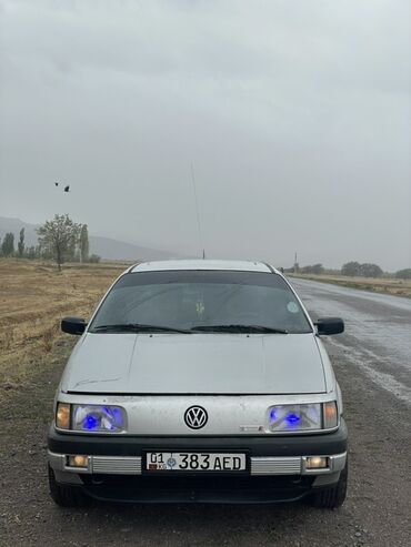 Volkswagen Passat: 1990 г., Седан
