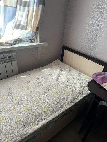 кровать из массива: Продается Односпальная кровать с деревянным каркасом с матрасом