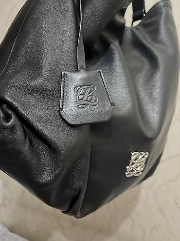 Классические сумки: Сумка-хобо Louis Quatorze из черной гладкой кожи. Особенности: - — 8