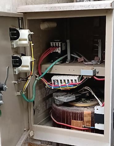 transformator yağı: ANDELI SVC-15000VA AC avtomatik gərginlik tənzimləyicisi Güc — 2