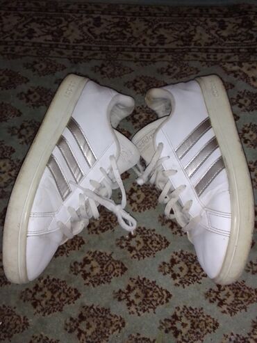grubin letnje papuce: Adidas, 38, bоја - Bela