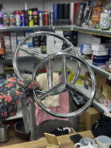 r19 mers: Эмблемы Mercedes-Benz для решетки радиатора (2 шт.) - Тип: передний — 2