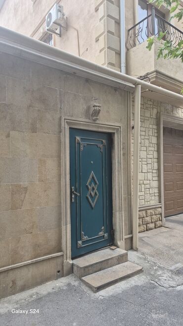 xacmazda heyet evleri: Binəqədi qəs. 5 otaqlı, 200 kv. m, Təmirsiz