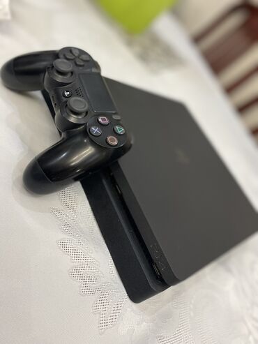 PS4 (Sony PlayStation 4): Продается PlayStation 4 Slim в отличном состоянии 🔹 Комплектация: •