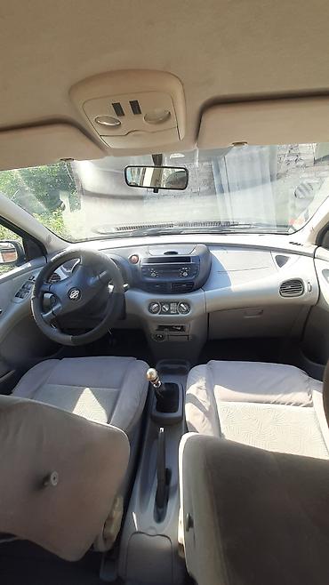 4 vd: Nissan Almera Tino: 2003 г., Механика, Дизель — 3