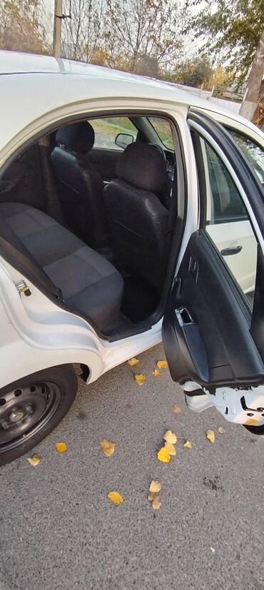 Chevrolet: Chevrolet Aveo: 1.2 l | 2011 il 420000 km Sedan — 10