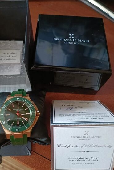 openbugbounty><script>alert(openbugbounty)<script>: Наручные часы, Bernhard Mayer, цвет - Зеленый