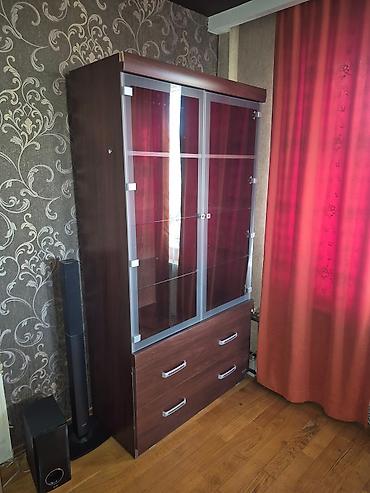 dolab kombi: Şüşə vitrinalı müasir şkaf - Rəng: tünd qəhvəyi (ağac teksturalı) - — 3