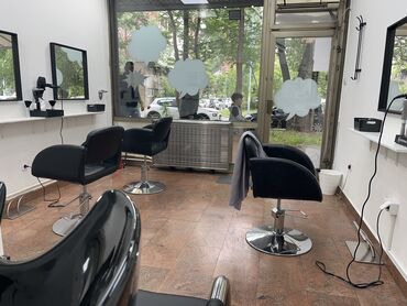 poslovni prostor izdavanje novi sad: Prodajem posao Muskog frizera,tri radna mesta jedna samponjera