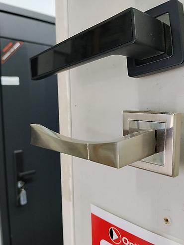 мебельные ручки: Ручка дверная на розетке - Тип: нажимная дверная ручка - Материал — 2