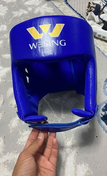 шлем боксёрский: Боксерский шлем Wesing синего цвета с золотистым логотипом