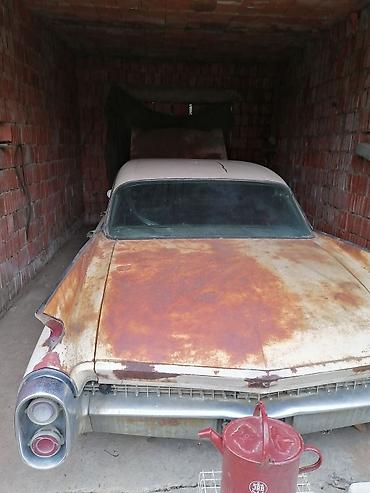 bauer novi sad: Klasični američki automobil – karoserija sa karakterističnim — 4