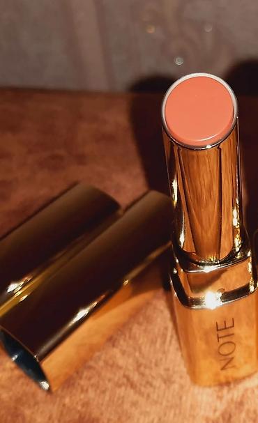 NOTE Iconic Sheer Lipstick – qızılı metal qablaşdırmada dəbdəbəli