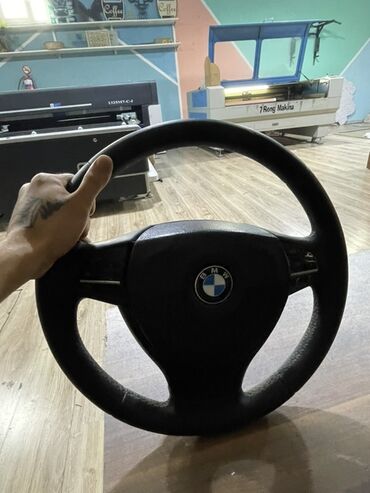 Sükanlar, rullar: Salam Bmw f10 orginal rul Ayrabaq movcuddur acilmiyib tecili satilir
