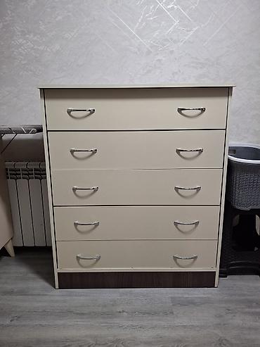 Komodlar: Beş çekmecəli komod - Rəng və material: Ön panellər krem tonunda, yan — 2