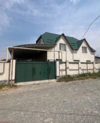 домик на ик: 200 м², 4 комнаты, Парковка, Забор, огорожен