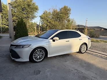 бмв g30 530i: Toyota Camry: 2018 г., Седан — 6
