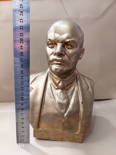 nikolay qizil onluq: Būst Lenin hündürlüyü - 24 sm unvan Kohne Guneşli Neapol dairesine