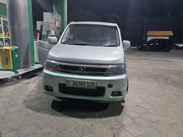 продаю газель: Серебристый минивэн Honda Stepwgn, предназначенный для перевозки