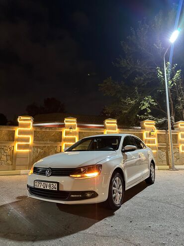 Volkswagen: Volkswagen Jetta: 0.2 l | 2012 il Sedan — 2