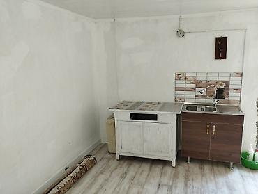 Комнаты: Однокомнатное жилое помещение-студия с отдельным санузлом. Планировка — 1
