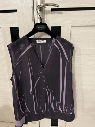 Cinslər: Sviter, Prada, M (EU 38), rəng - Bənövşəyi