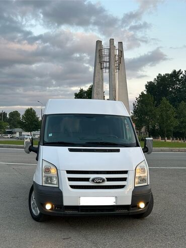 turbo az naxcivan masin elanlari: Ağ rəngli Ford Transit furqon. Bu model, geniş yük tutumu və
