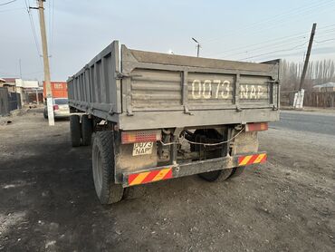 Другой строительный транспорт: КАМАЗ самосвал, оранжевый, колёсная формула 6x4. Надписи на кабине — 7