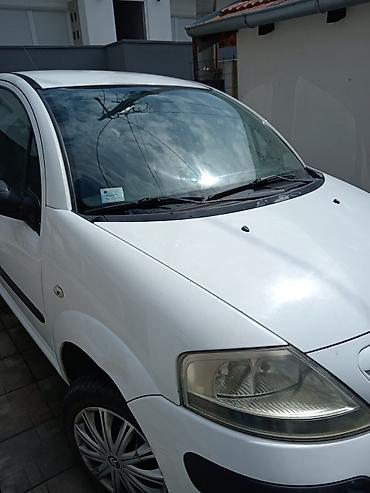 ld plavi: Citroën C3, bela boja, 5 vrata, hečbek.Registrovan do 11.2026. Vlasnik — 3