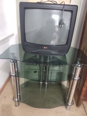lg 43: Продаю телевизор с подставкой цена 2000 сом