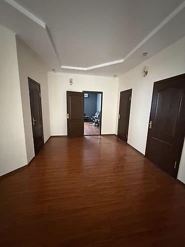Продажа коттеджей и домов: Продается 
большой дом 
2 х этажный 
Цена 395.000 — 18