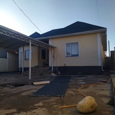 продаю дом в киргизии 1: 144 м², 5 комнат, Старый ремонт Кухонная мебель