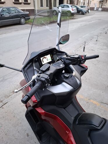 Honda: Honda Forza (serija maxi skutera) – crveno/crna - Snažan i ekonomičan — 4