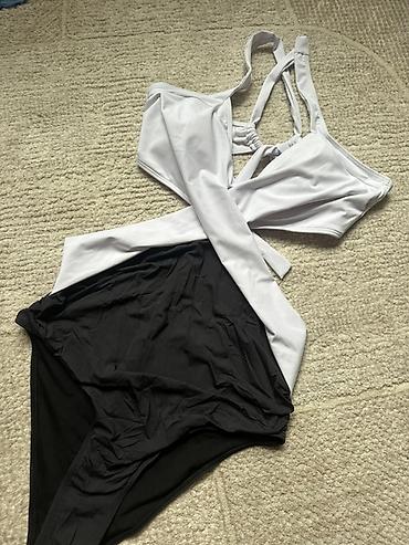 Другая женская одежда: Набор женской одежды (4 предмета) 1) Жакет в тонкую вертикальную — 4