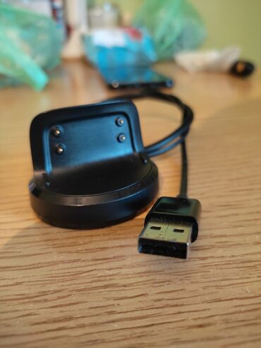 Adapteri i punjači za laptop: Univerzalni USB-C adapter za laptop crne boje sa snagom od 65W — 18