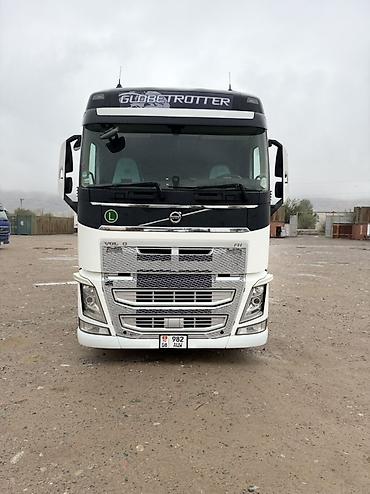 Тягач, Volvo, Тентованный