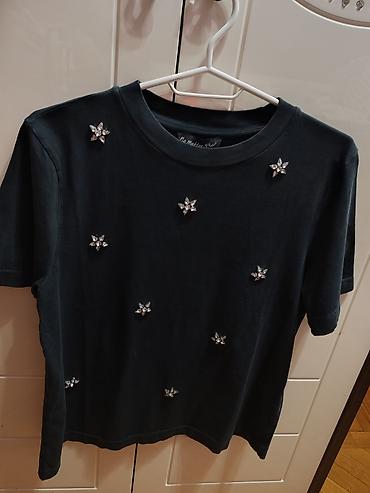 Tishirt, qaşla işləməli, tünd boz rəngdə, M ölçü, etiketi üzərində