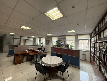 Офисы: Сдаю Офис, 220 м², В административном здании, 1 линия, С оборудованием, С отдельной кухней — 2