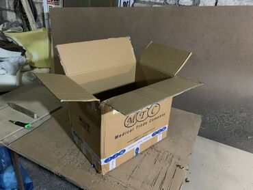 Konteynerlər: Karton Qutu Ölcü Eni 40sm Hündürlük 50sm Uzunu 60sm. Qiyməti 1əd 4azn — 5