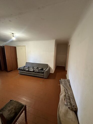 продаю квартиру без ремонта: 3 комнаты, 48 м², 104 серия, 1 этаж, Старый ремонт