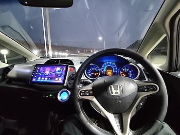 xundai solaris: Honda Fit: 2013 г., 1.3 л, Вариатор, Гибрид, Хэтчбэк — 8