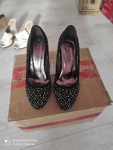 Туфли: Листайте, туфли все 35размера, на каблуках, на худую ногу. самовывоз — 4