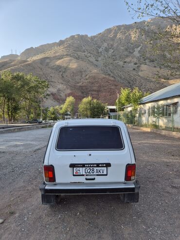 ВАЗ (ЛАДА): ВАЗ (ЛАДА) 4x4 Нива: 2005 г., 1.7 л, Механика, Бензин, Внедорожник at lalafo.kg — 2 ВАЗ (ЛАДА): ВАЗ (ЛАДА) 4x4 Нива: 2005 г., 1.7 л, Механика, Бензин, Внедорожник — 2